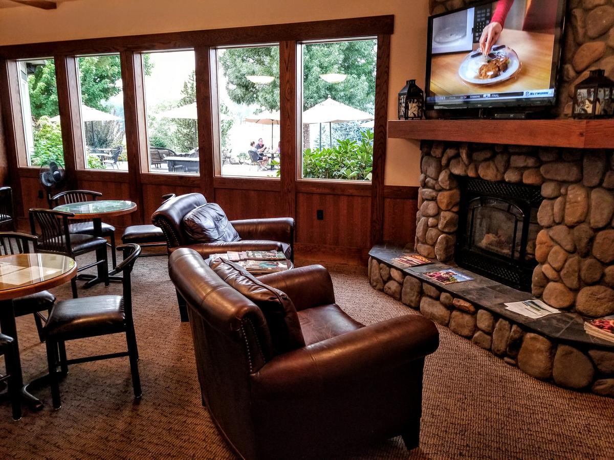 Resort At Eagle Point Golf Club Lodging Екстериор снимка